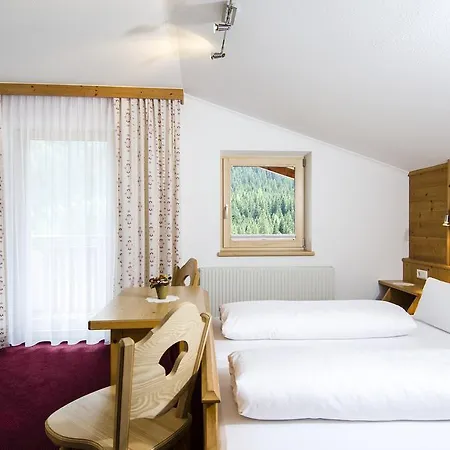 Gasthof Sonnenhof 3* イシュグル