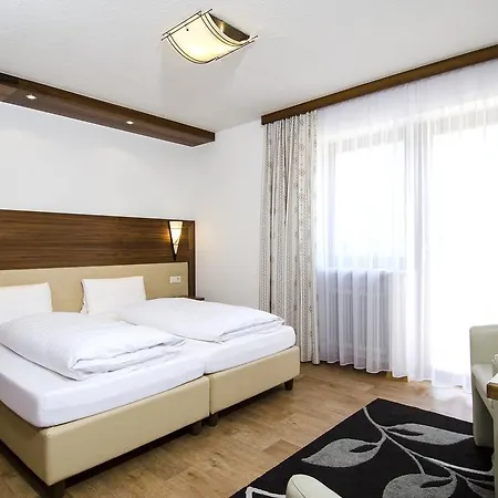 Gasthof Sonnenhof 3* イシュグル